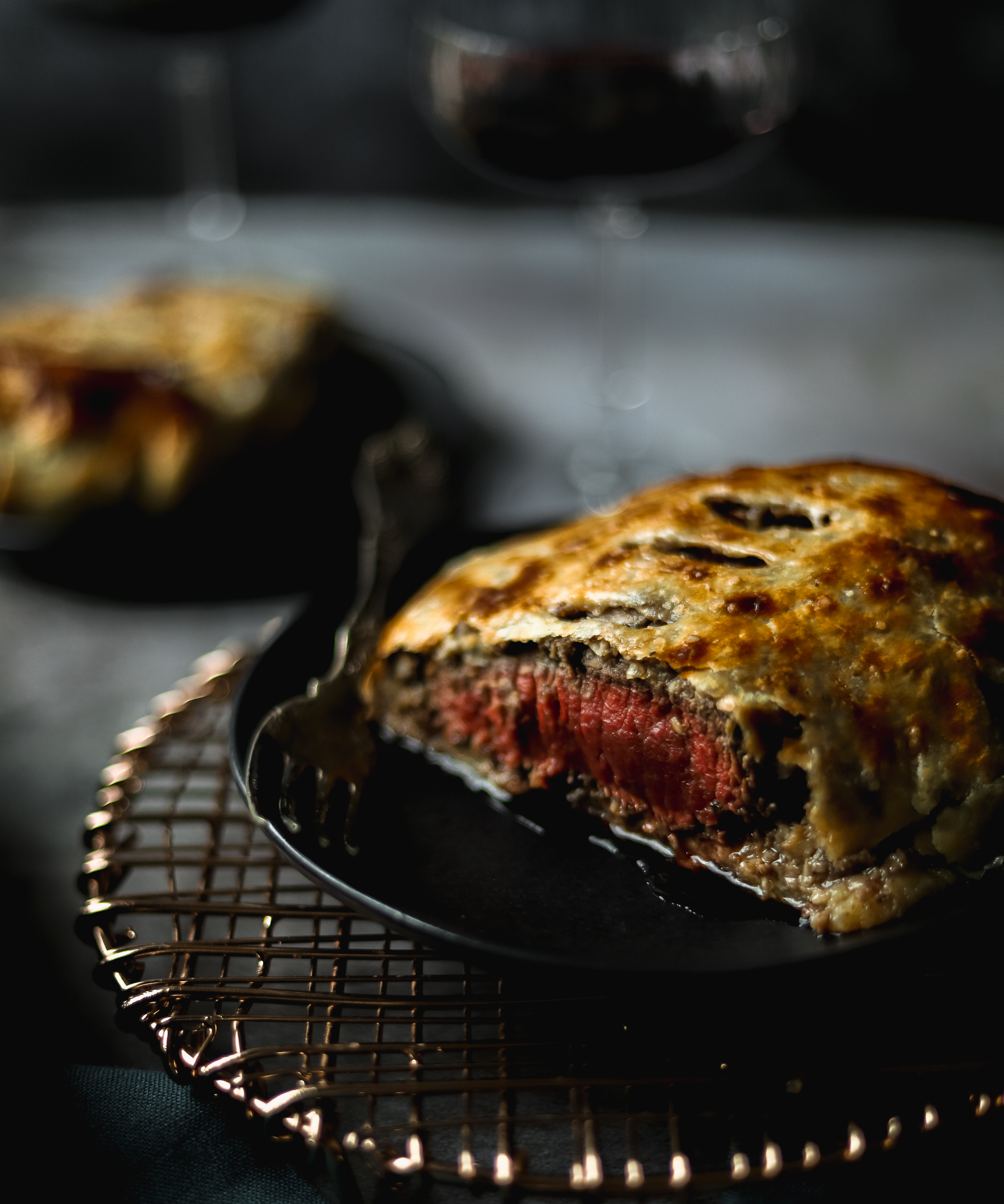 https://thegourmetbonvivant.com/wp-content/uploads/2021/12/Beef-Wellington-Lightroom.jpg