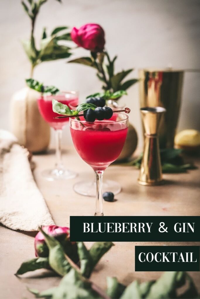 blueberry and gin cocktails with title text