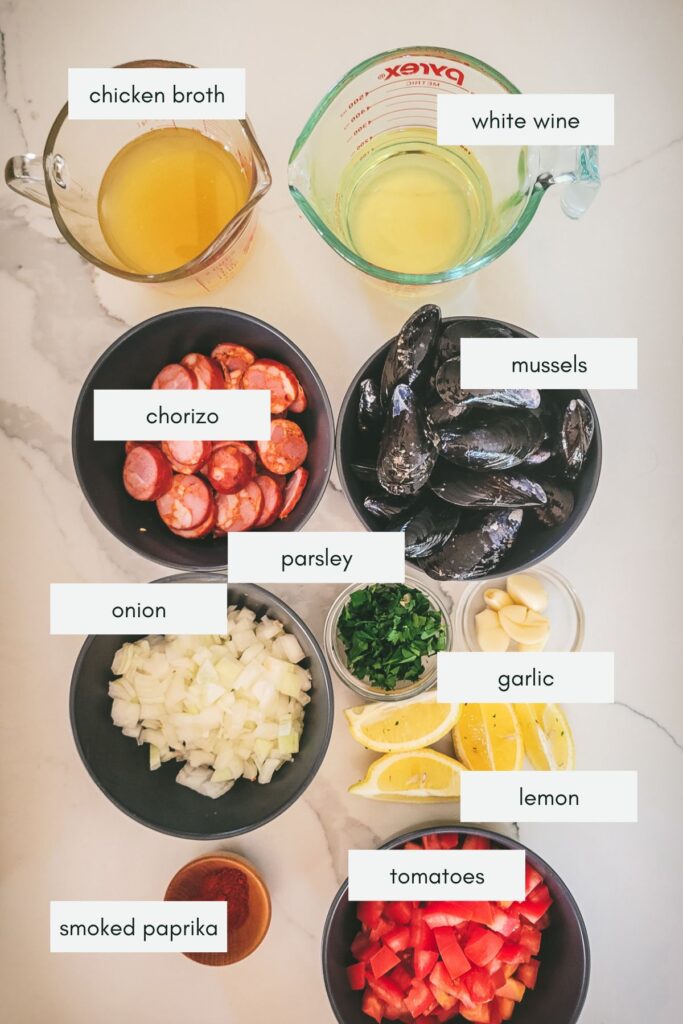Ingredient list for Spanish-style mussels with text. 