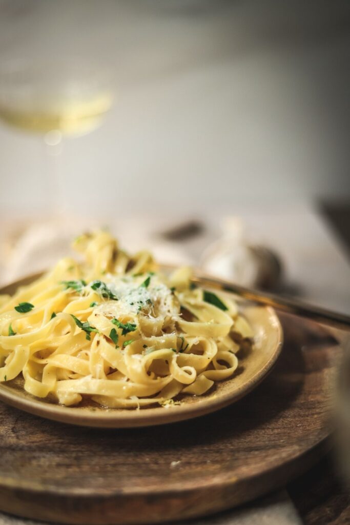 A photo of pasta aglio e olio, or pasta without sauce.