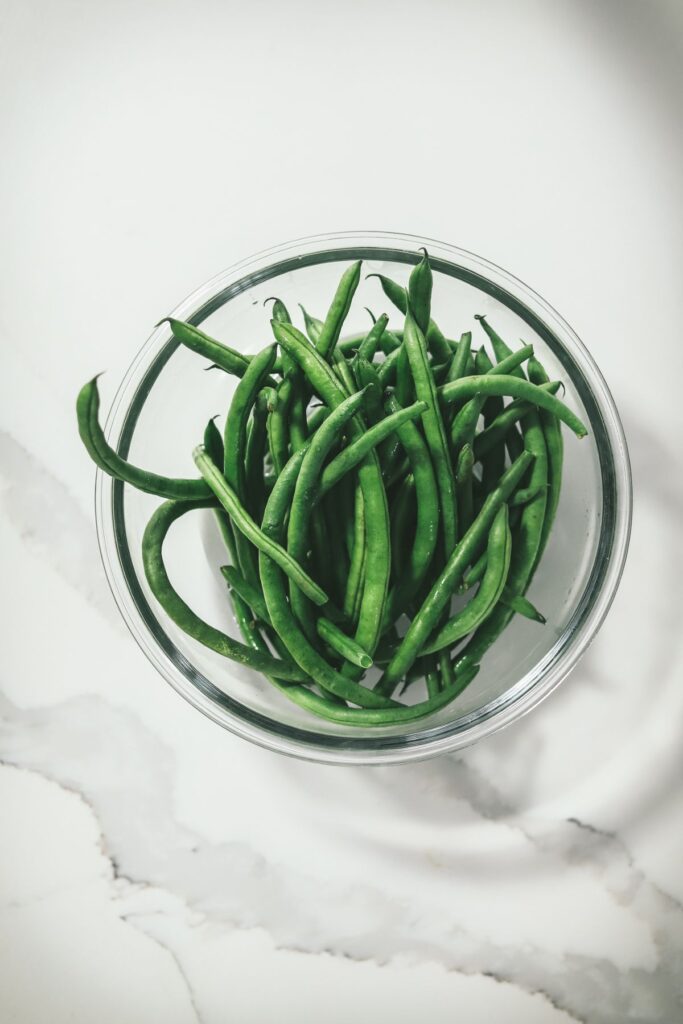 green beans in a bowl with water.