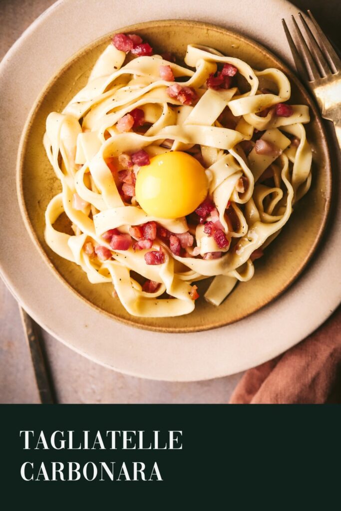 Pasta carbonara on dark green background with title text.