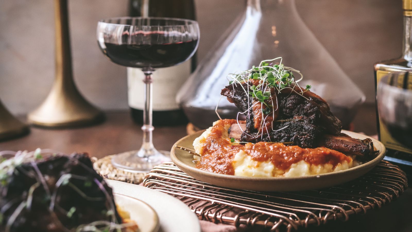 Braised beef short ribs with mashed potatoes and red wine. 