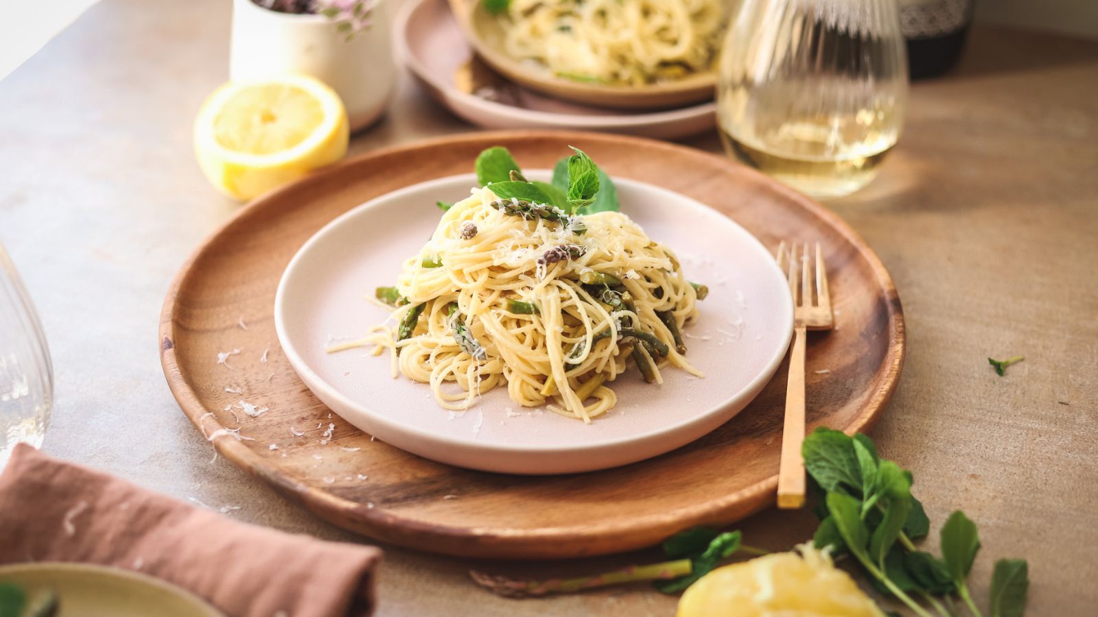 Asparagus and lemon pasta with white wine.