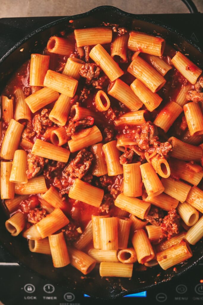 Add the cooked rigatoni, and give everything a stir. 